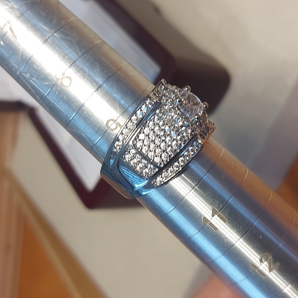 Silvertone Wide Clear Stone Band Ring Solitaire Size 10 Mens Or Womans - Picture 4 of 5